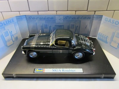 REVELL 1.18 MGA ROADSTER (08443) RACING GREEN /FACTORY STRAPS ATTACHED STUNNING - Image 1 of 4