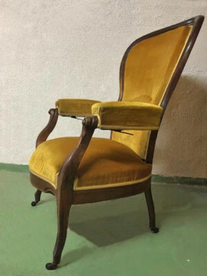 FAUTEUIL VOLTAIRE en noyer ancien à crémaillère avec 4 roulettes - Photo 1/2