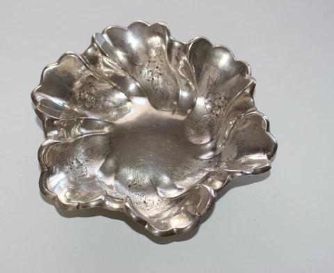 RARE 1950's Portugal 833 Coin Silver Flower Shaped Bowl Chased Roses Design Cover