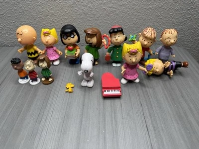 Lote de 13 figuras Just Play de Charlie Brown Peanuts Gang JP PNTS Foto 1 de 4