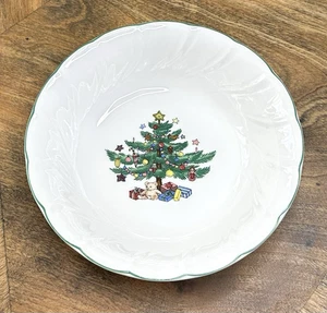 HAPPY HOLIDAYS Set of 4 Dessert Bowls 5.5" Nikko Japan Christmas Tree Green Trim - Picture 1 of 9