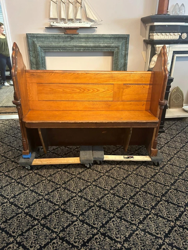 GOTHIC CARVED OAK CHURCH BENCH - JJCC65 - Image 1 of 1