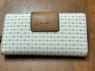 Cartera plegable para mujer Fossil Kinley color tostado Foto 1 de 4