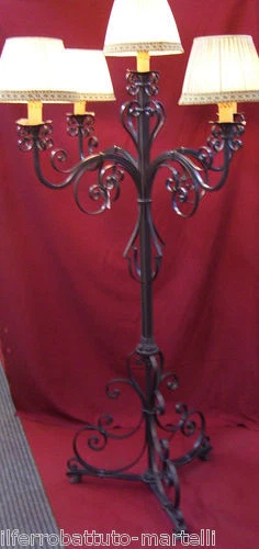 LAMPADA a STELO . PIANTANA in Ferro Battuto . Realizzazioni Personalizzate . 482 - Immagine 1 di 1