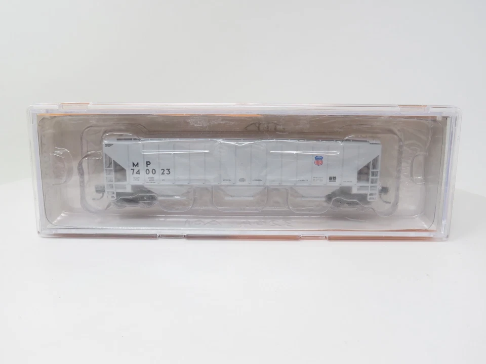 Fox Valley N 85210-1 Missouri Pacific UP 4740 3-Bay Covered Hopper Freight Car - Image 1 of 1