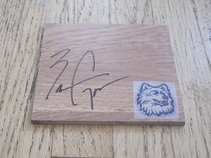 BULLS ~ BOBCATS BEN GORDON HAND SIGNED UCONN HUSKIES LOGO FLOOR TILE W/COA - Picture 1 of 1