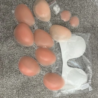 Sujetadores adhesivos en V profundos y sin tirantes nuevos con etiquetas: 5 + fundas para pezones: 4 copa A para mujer Foto 1 de 4