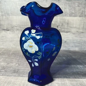 FENTON Golden Flachs KOBALTBLAU 9" Sechskant Vase handbemalt Blumen signiert S. Smith - Bild 1 von 9