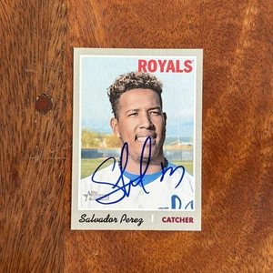 Salvador Perez Autographed 2019 Topps Heritage Signed Card #402 - Royals - Picture 1 of 2
