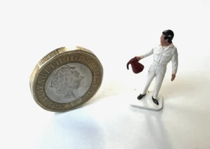 Corgi / Husky Toys Garage / Pit Crew Figur mit Ölkanne in neuwertigem Zustand - Bild 1 von 7