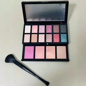Lancome A Parisian Fernlust Augen- und Gesichtspalette in voller Größe, mit Lancome-Bürste - Bild 1 von 5