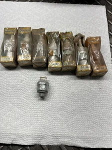 champion spark plugs tj-8j (lot of 8 ) - Picture 1 of 5