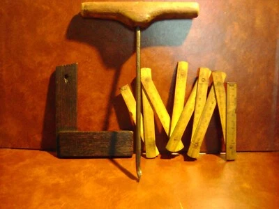 Outils Anciens lot 1 Mètre pliant bois,1 petite équerre bois,1 Percerette de 8mm - Photo 1/4