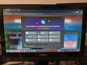 GOOD CONDITION INSIGNIA NS-19E320A13 Small Form LCD 19 Inch TV/Monitor - Picture 1 of 5