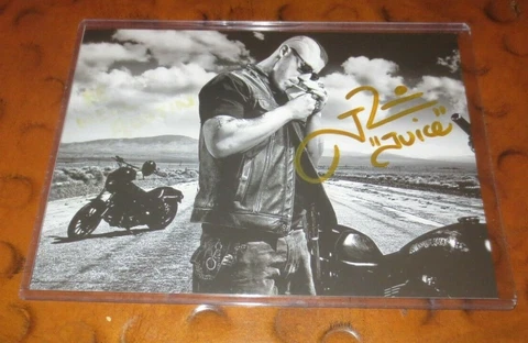 Theo Rossi as Juice Ortiz in Sons of Anarchy signed autographed photo SAMCRO Cover