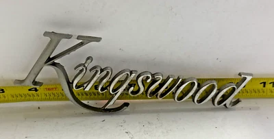 1969-972 Chevrolet Kingswood Station Wagon emblema de para-lama único fabricante de equipamento original (674) - Imagem 1 de 3