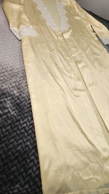 Bata camisón Saks Fifth Avenue Foto 1 de 4