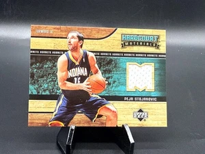 2006-07 Upper Deck Hardcourt - Hardcourt Materials Peja Stojakovic #HM-PS (MEM) - Imagen 1 de 2