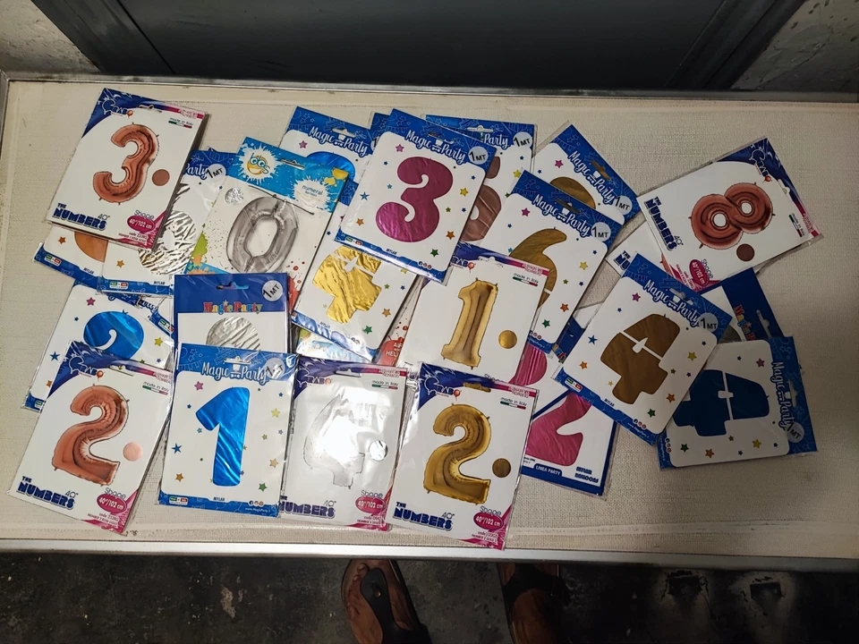  Blocco di 33 palloncini in mylar cm.100 numeri e colori vari . Nuovi . - Immagine 1 di 1