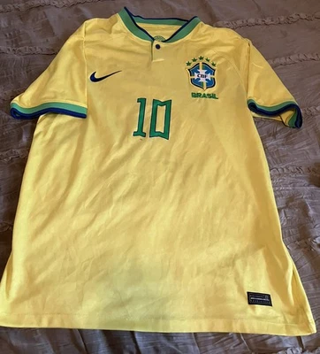 Camiseta deportiva pequeña para hombre Nike Dri-Fit 2022/23 de la selección nacional de fútbol de Brasil Neymar Jr Foto 1 de 4