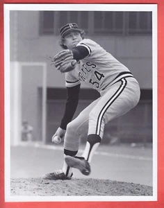 1977  PITTSBURGH PIRATES   TYPE 1   GLOSSY    7 X 9      GOOSE GOSSAGE   HOF - Picture 1 of 2