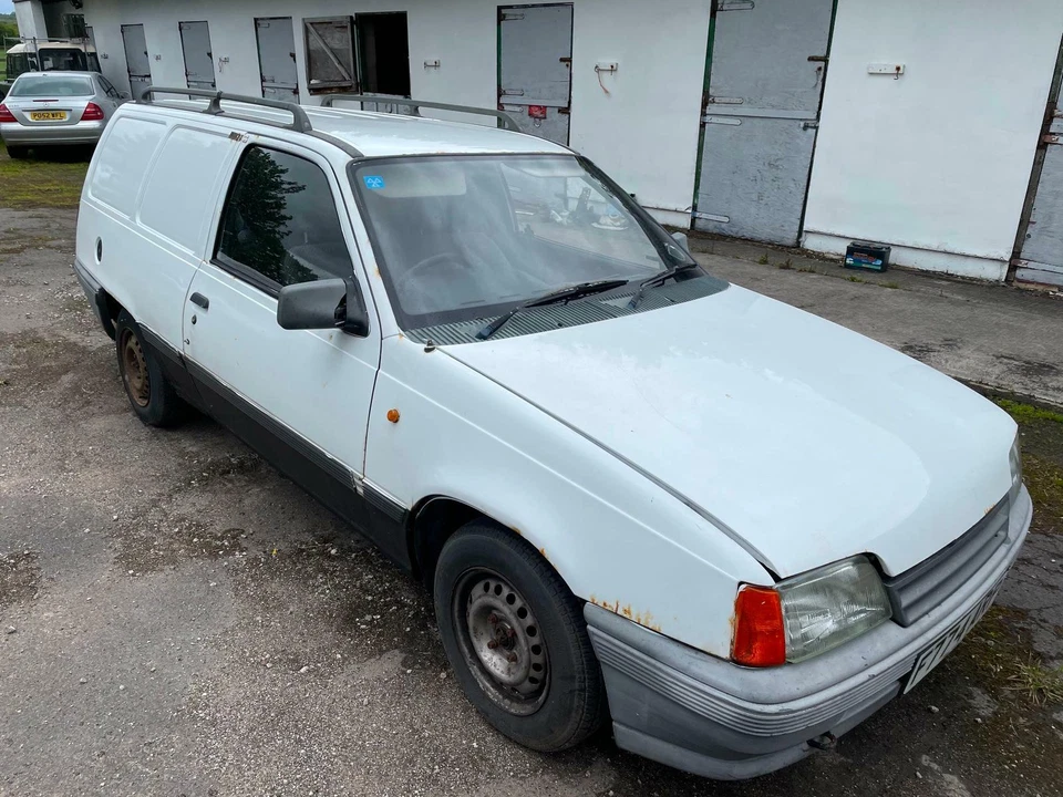 1989 Bedford ASTRA Van PROJECT £1295 - Image 1 of 4
