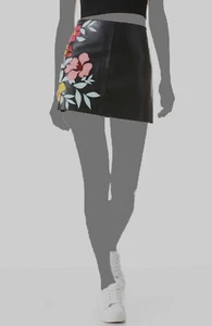 $350 Alice + Olivia Women's Black Red Floral Faux Leather Mini Skirt Size 6 - Picture 1 of 3