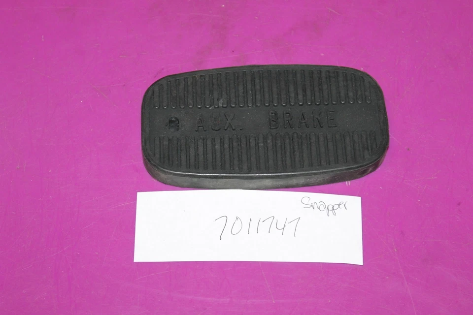 Pastilla de freno auxiliar Snapper NOS. Parte 7011747. 11747. Foto 1 de 1