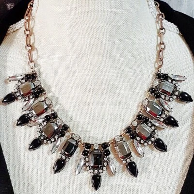 COMPRA 2 OBTÉN 1 GRATIS! Collar de bronce de ónix y diamantes de imitación usado en excelente estado, collar llamativo Foto 1 de 4