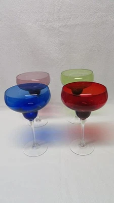Cuatro vasos de margarita soplados a mano de 7,5", vástago transparente rojo, azul, verde y púrpura  Foto 1 de 4