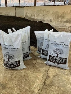 Humus di Lombrico - NutriRoot Humus  6 sacchi da 25 kg  (150kg - 375 Litri) - Immagine 1 di 4