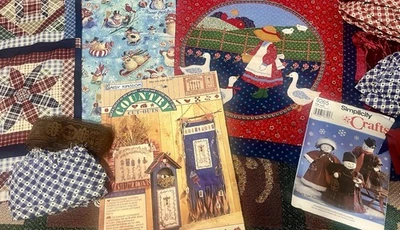 Lote de tela casa de campo costura acolchado panel cuadrados pajareras y adornos Foto 1 de 4