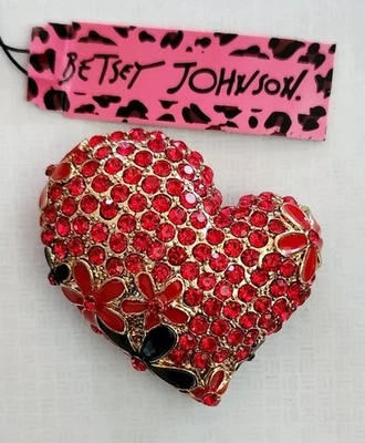 Broche prendedor corazón Betsey Johnson cristal rojo y esmalte Foto 1 de 4