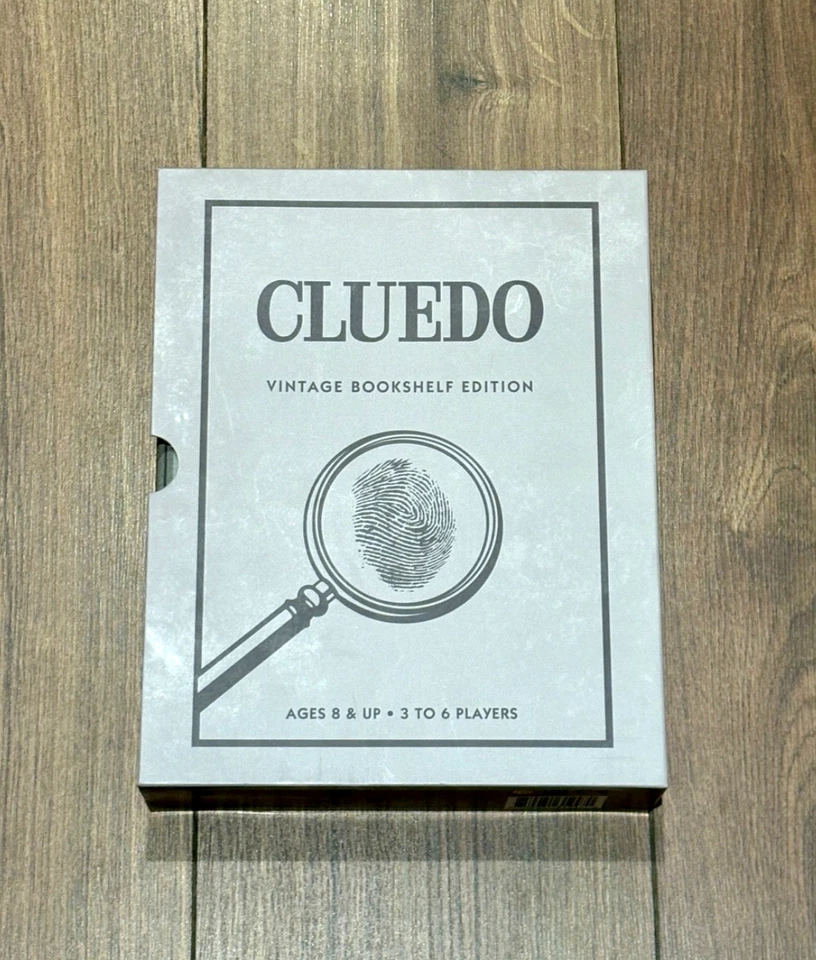 (NEW) Cluedo Hasbro Boardgame Vintage Bookshelf Collector's Edition - Image 1 of 4