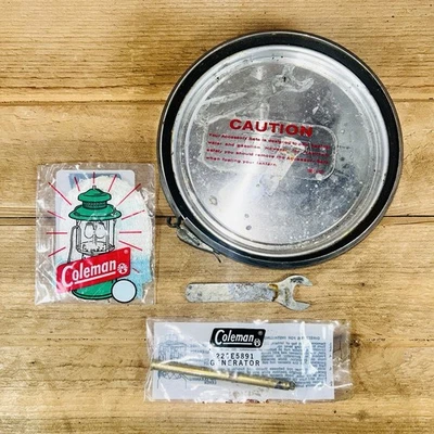 Новый Coleman 220/228 Запчасти Сейф с Облегченными Шелковыми Мантиями, Генератором и Гаечным ключом - Изображение 1 из 4