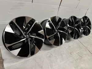 Set cerchi nuovi originali VW ID4 ID5 19" Hamar nuovi 11A601025 IVA nero/lucido - Foto 1 di 9