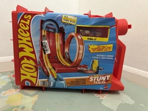 HOT WHEELS Stunt Track Builder Fuel Can Box Toy Car Playset by Mattel-NEW - Picture 1 of 3