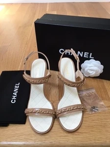 Neu im Karton Chanel Sandalen zerknittert Kalbsleder Kette 37 beige - Bild 1 von 3