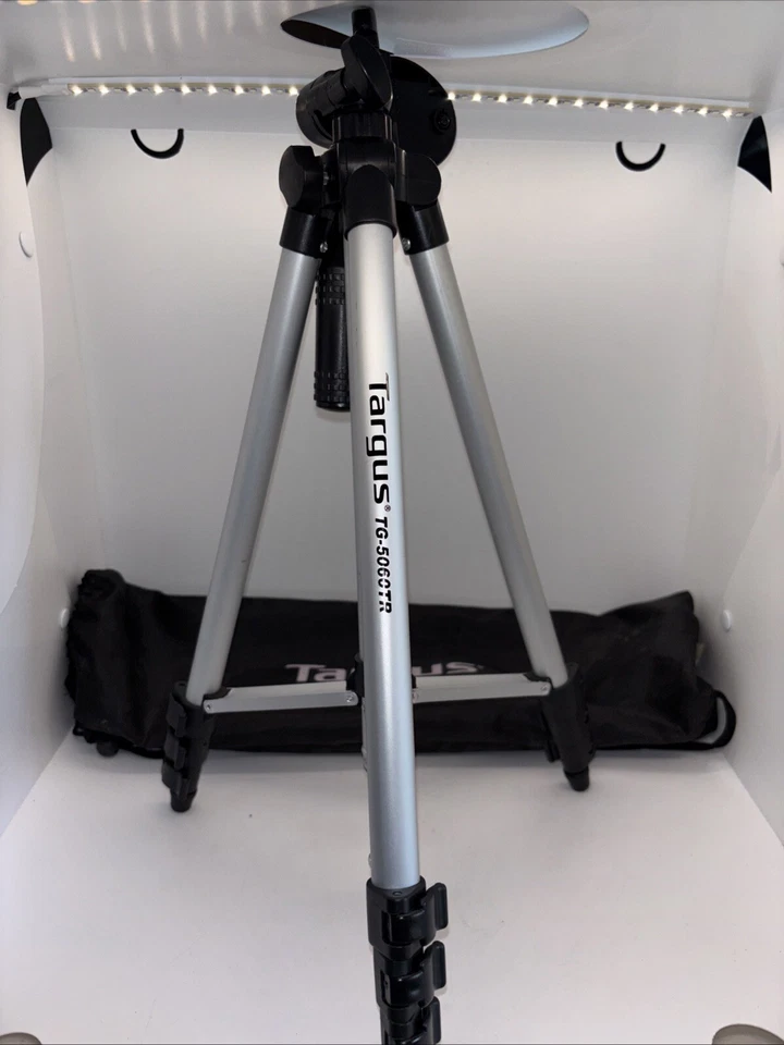 Targus Camera Tripod TG-5060TR Lightweight Built in Level Quick Connect - Image 1 of 4