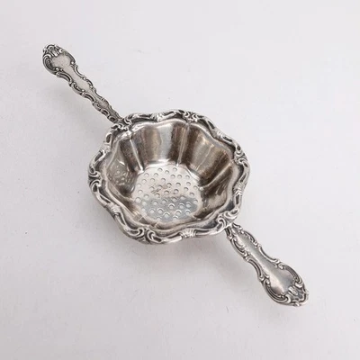 Colador de té de plata esterlina Pompadour (1914) de Birks 0,9 oz sin monograma Foto 1 de 4