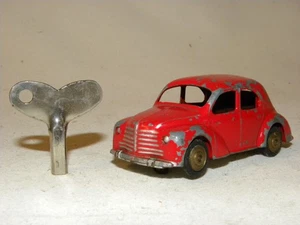 VINTAGE JOUET VOITURE MINIATURE CIJ EUROPARC RENAULT 4CV MECANIQUE 3/48 AU 1/43 - Picture 1 of 13