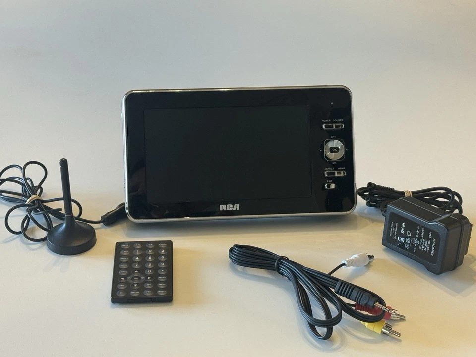 RCA 7" Portable LCD TV, Model DPTM70R, Accessories & Bag VERY CLEAN no scratches - Image 1 of 4