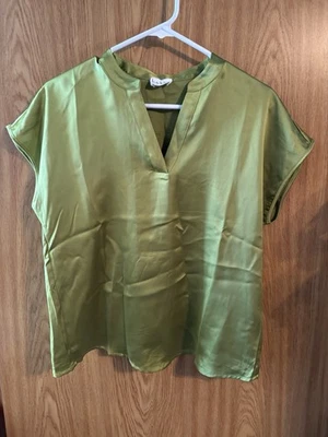 Top de mujer Nicole Miller verde satinado cuello manga corta talla S suave sedoso carrera Foto 1 de 4