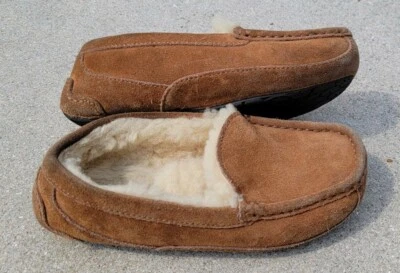 Niñas Uggs Talla 2 Mocasines Zapatillas Bronceado Ansley Castaño SN 3312 Foto 1 de 4