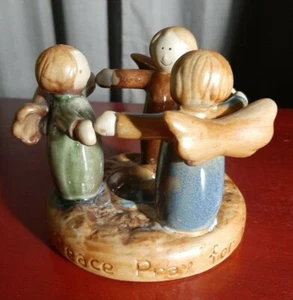 CANDLE HOLDER Circle of 3 ANGELS PRAY for PEACE Stoneware Angel Figurine Trio - Picture 1 of 9