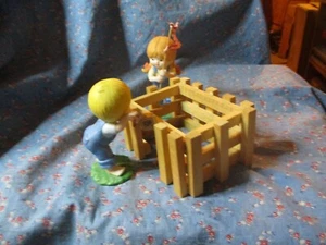 (1080) Enesco Country Cousins Katie and Scooter Building a Fort - Picture 1 of 6