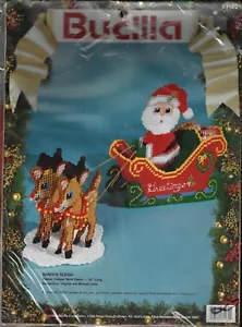 Bucilla ~ Trineo de Santa ~ Kit de lona de plástico # 61162 - Decoración de mesa de Navidad - Imagen 1 de 2