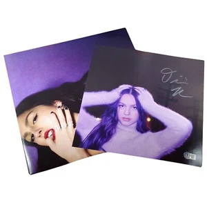 Olivia Rodrigo Signed Photo Record Album Insert Beckett Autograph w/ Guts Vinyl - Picture 1 of 9