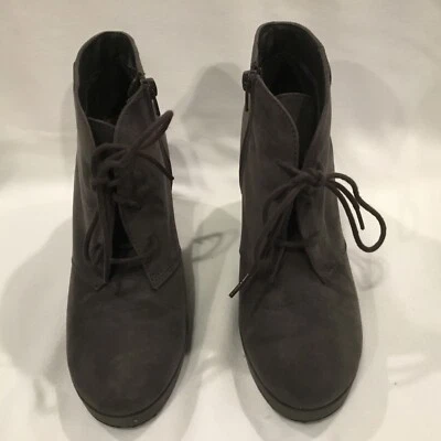 Botas Merona femininas 7 1/2 tornozelo botas camurça marrom com cadarço cunha zíper lateral redondo - Imagem 1 de 4