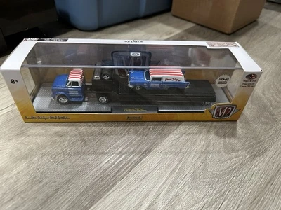Transportadores automáticos M2 Machines 2017 SEMA Chevy C60 1970 y Chevy 1957 sedán entrega Foto 1 de 4